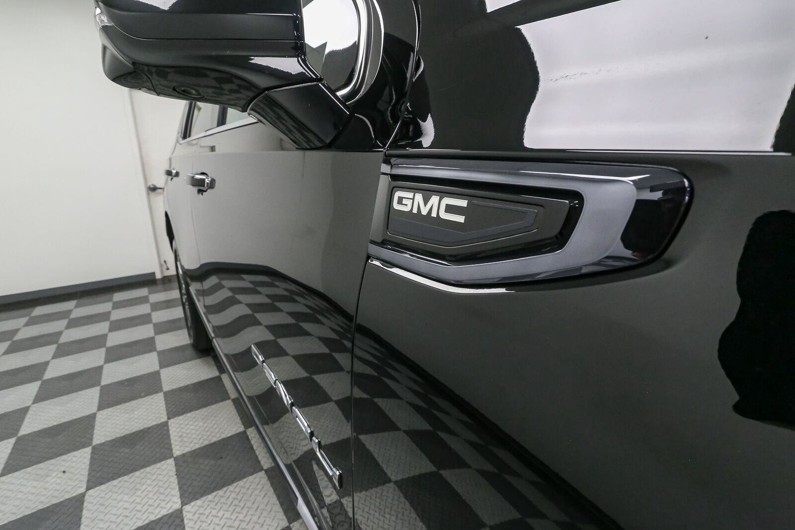 Used 2023 GMC Yukon Denali Ultimate AWD/4WD image 7
