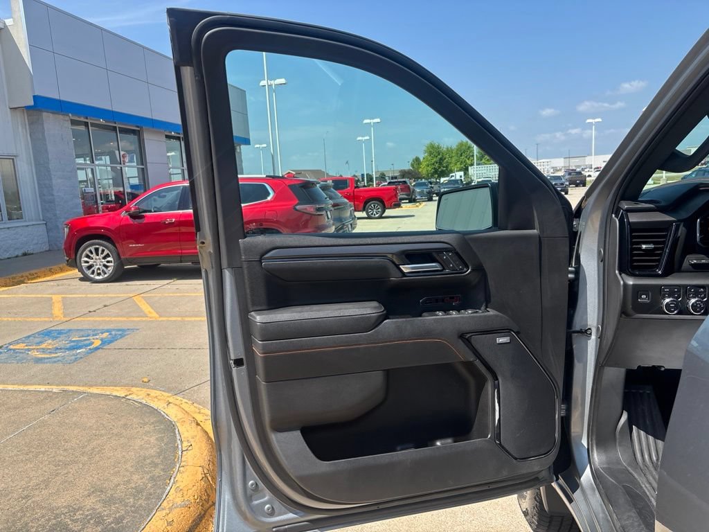 Used 2025 GMC Sierra 1500 AT4 w/ Technology Package AWD/4WD image 13