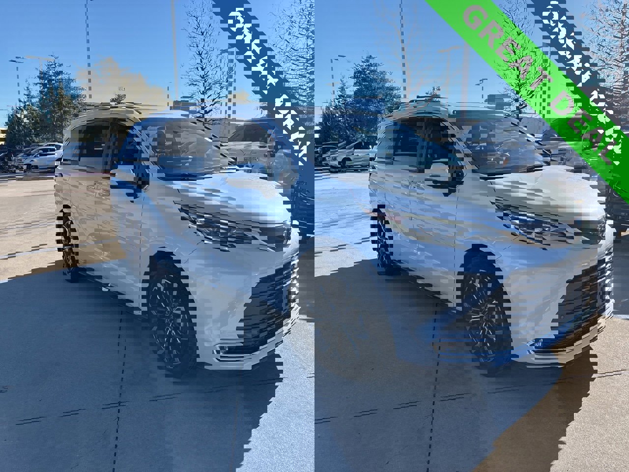 Used 2025 Toyota Sienna Platinum image 3