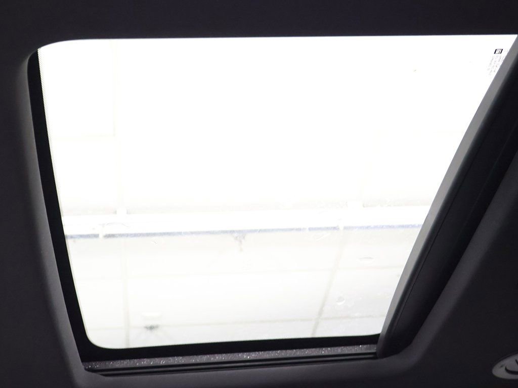 Used 2022 Buick Enclave Avenir w/ Avenir Technology Package image 27