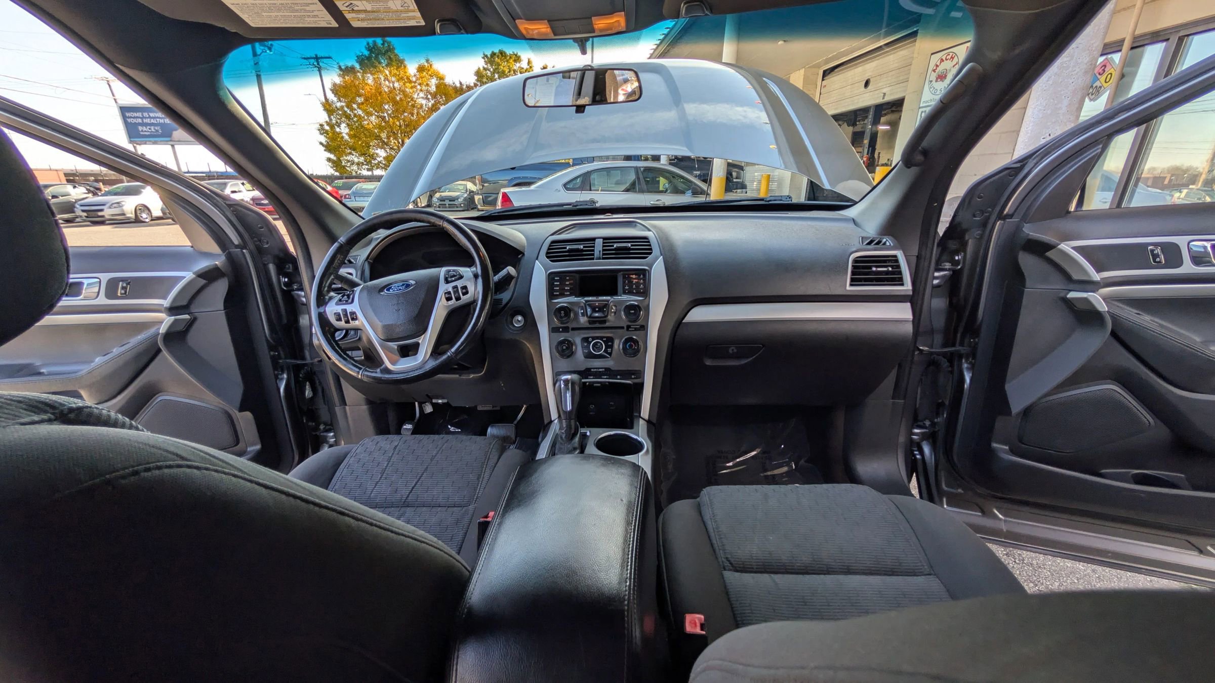 Used 2013 Ford Explorer XLT w/ Class III Trailer Tow Pkg image 13