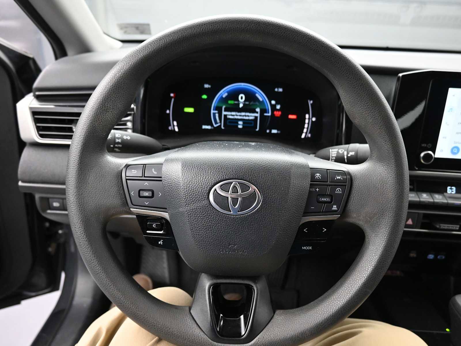 Used 2025 Toyota Camry LE w/ Convenience Package FWD image 11