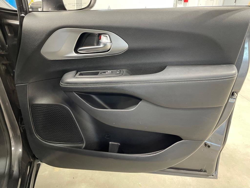 Used 2019 Chrysler Pacifica Limited w/ Advanced Safetytec Group image 32