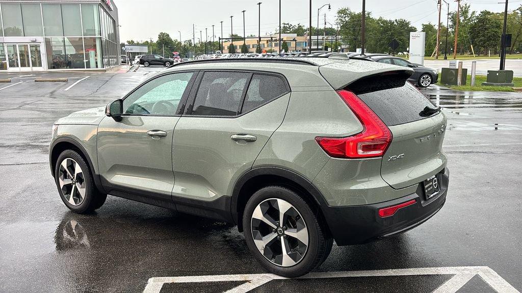 Used 2023 Volvo XC40 B5 Plus w/ Climate Package AWD/4WD image 4