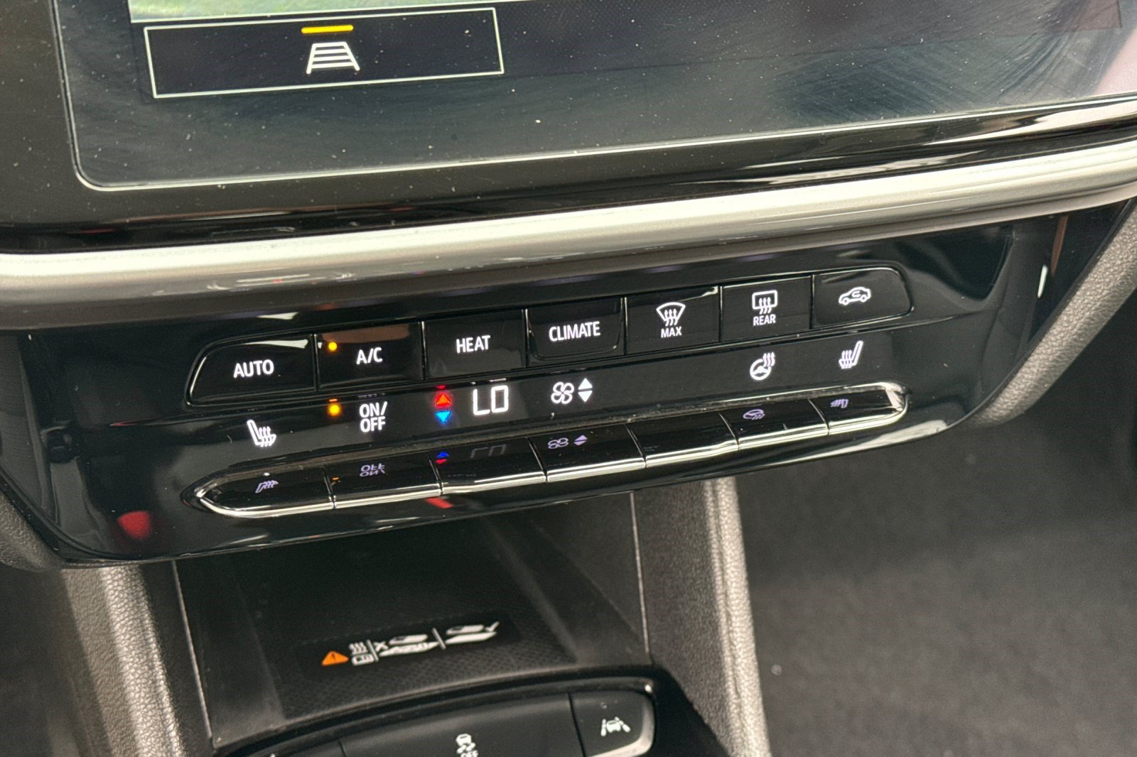 Used 2023 Chevrolet Bolt EUV LT w/ Comfort Package FWD image 18