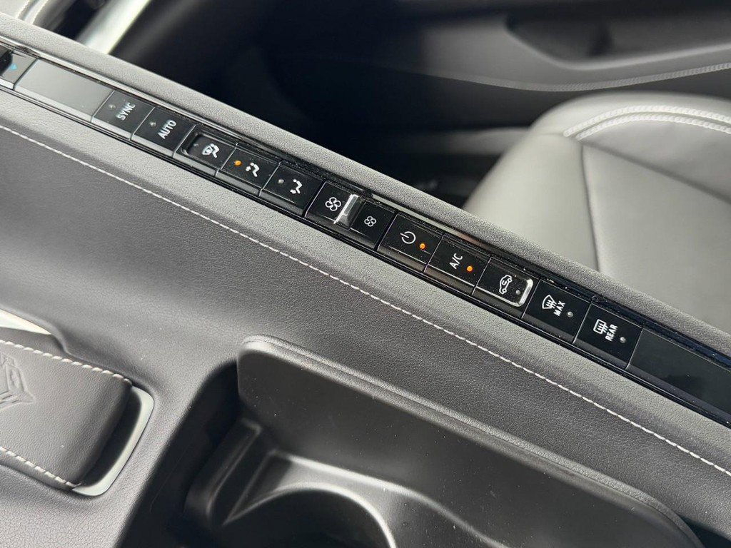 Used 2025 Chevrolet Corvette Stingray Coupe w/ Z51 Performance Package image 24