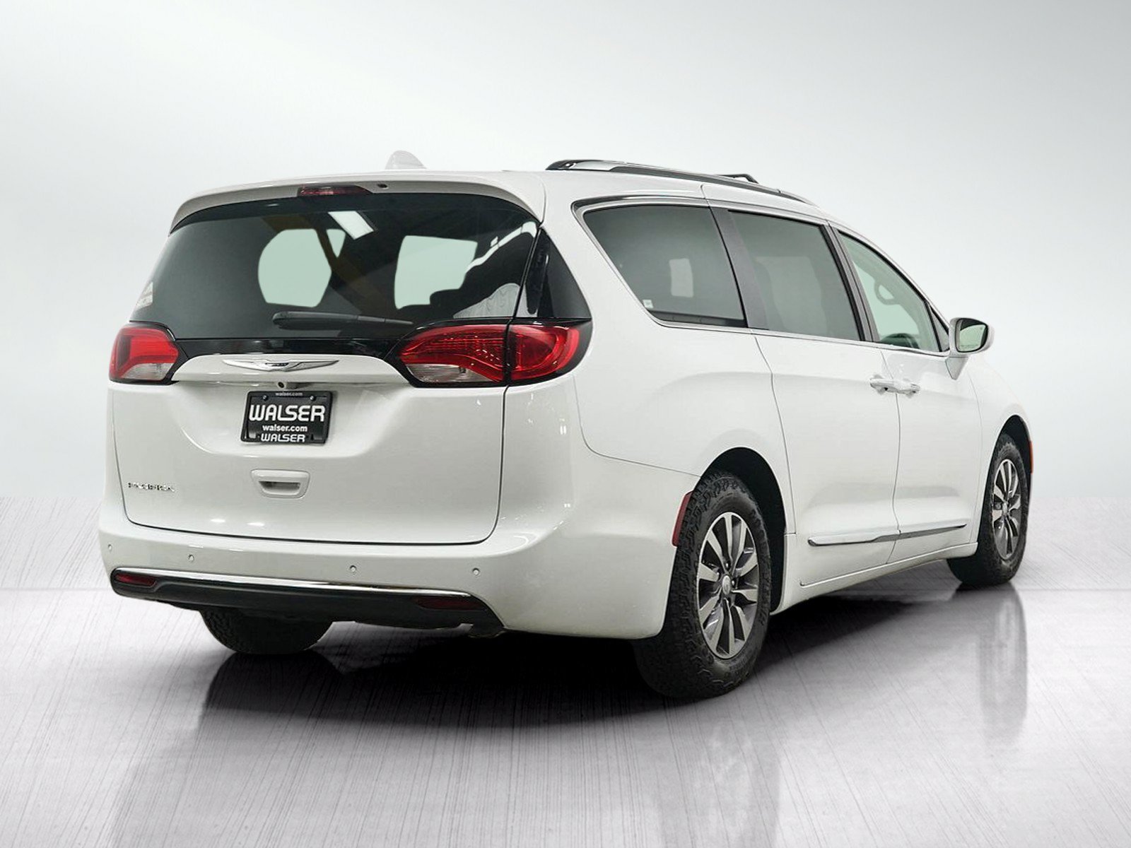 Used 2020 Chrysler Pacifica Touring-L Plus FWD image 5