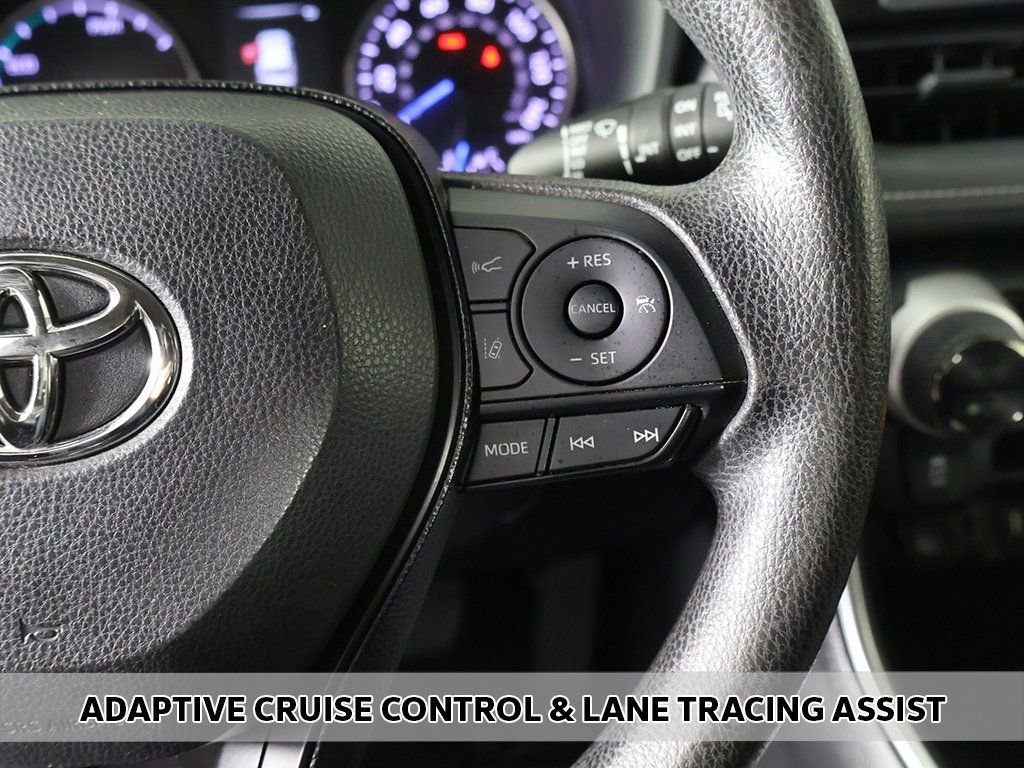 Used 2020 Toyota RAV4 XLE w/ Convenience Package AWD/4WD image 4