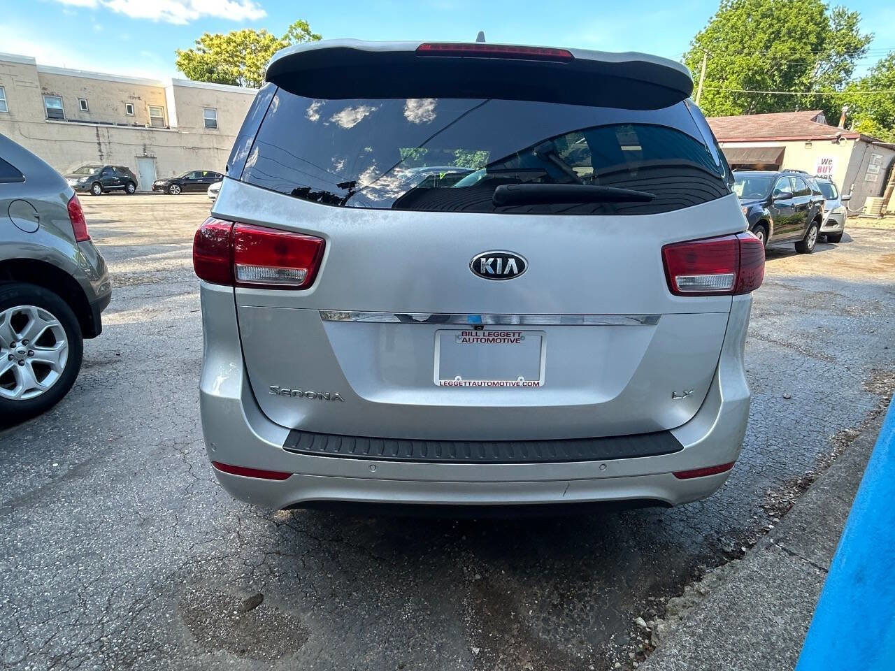 Used 2016 Kia Sedona LX w/ Option Group 020 FWD image 12
