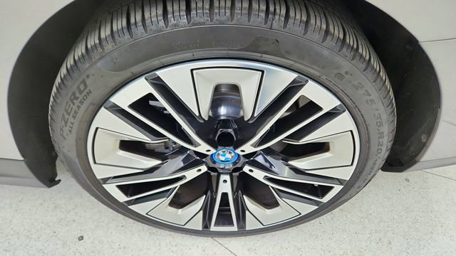 Used 2025 BMW i5 xDrive40 image 58