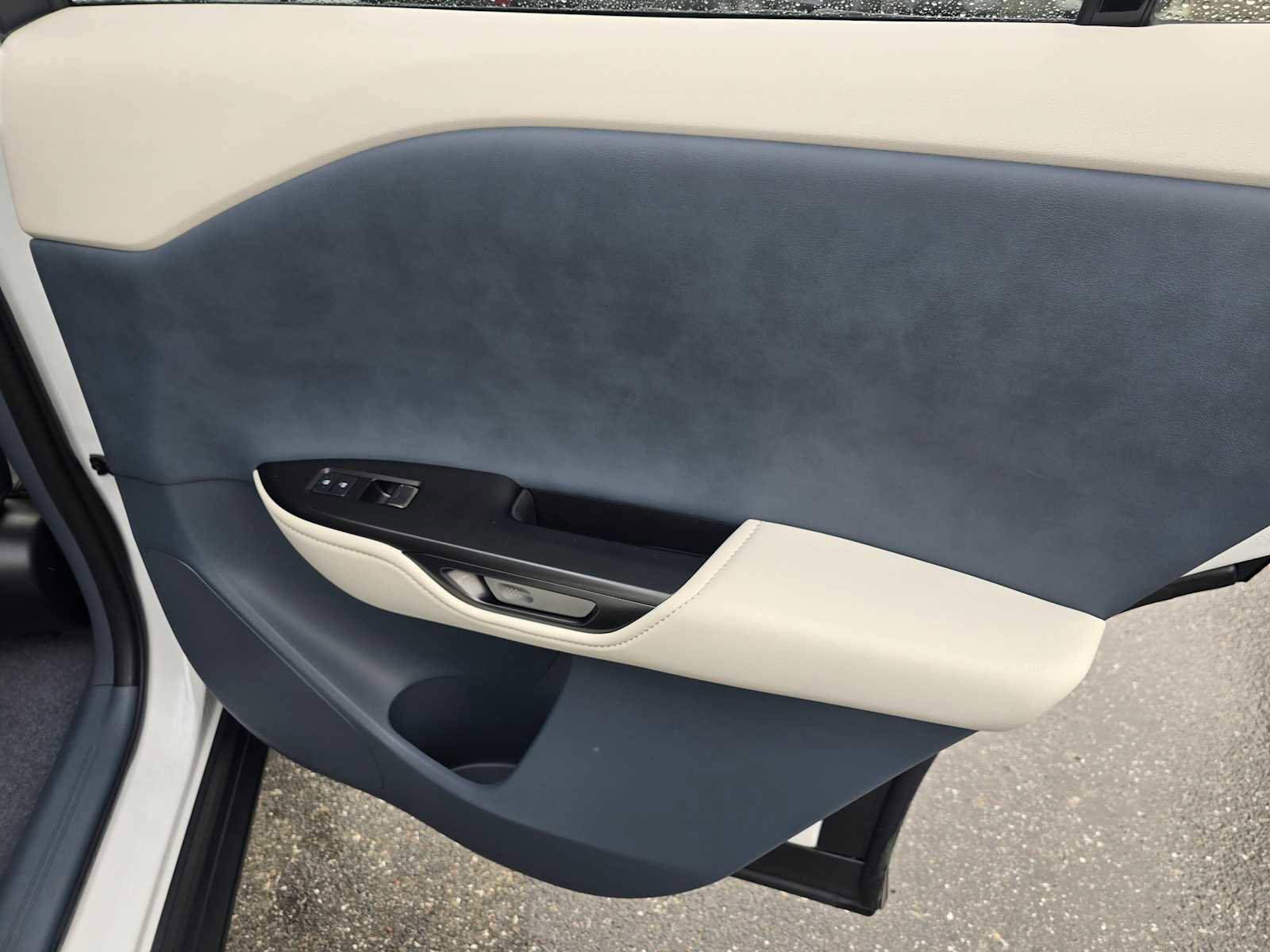 Certified 2025 Lexus RZ 300e image 13