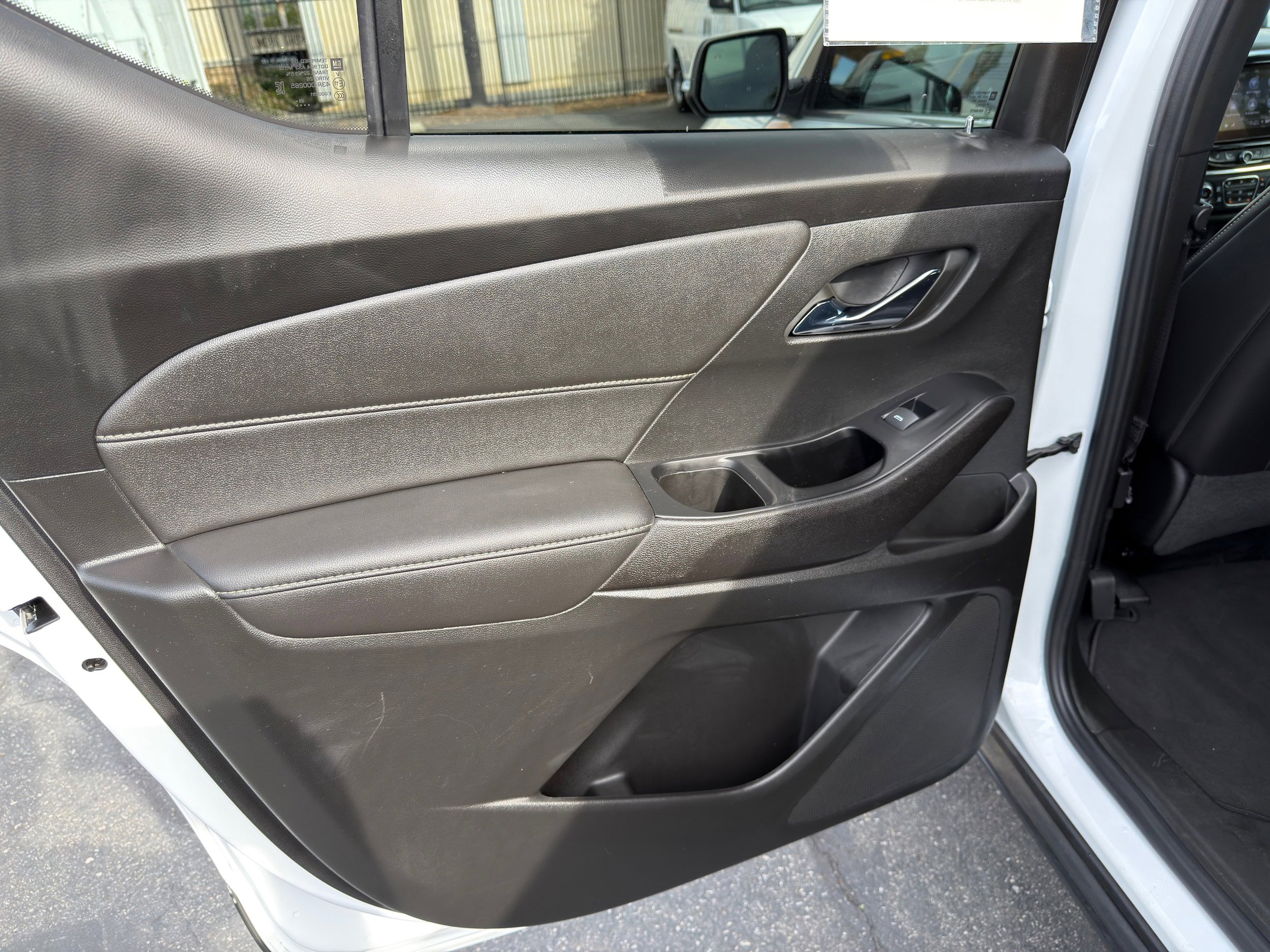 Used 2023 Chevrolet Traverse LT FWD image 16