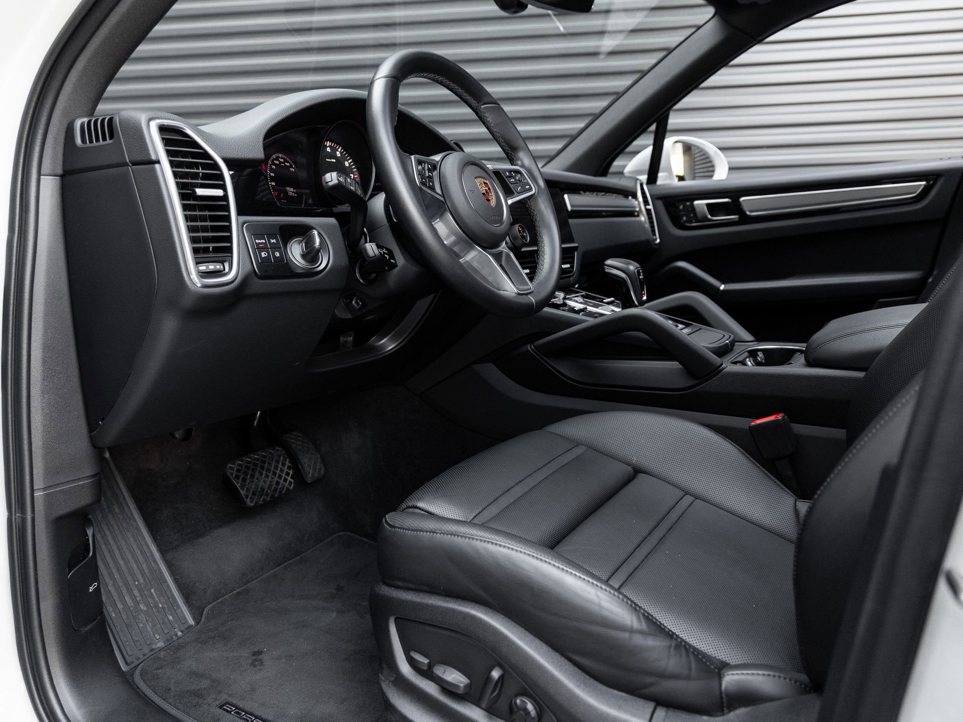 Certified 2023 Porsche Cayenne Platinum Edition AWD/4WD image 4