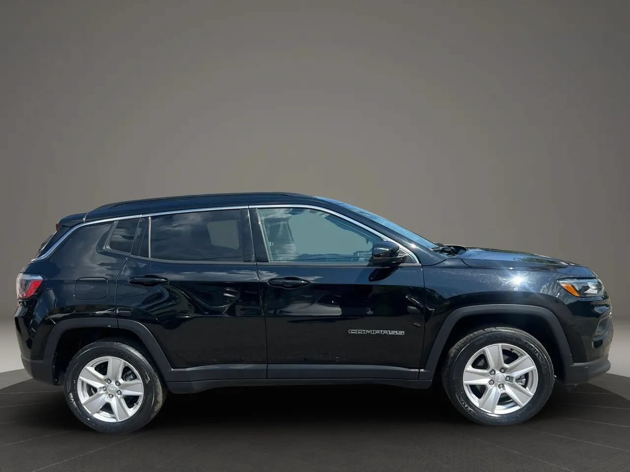 Used 2022 Jeep Compass Latitude AWD/4WD image 4