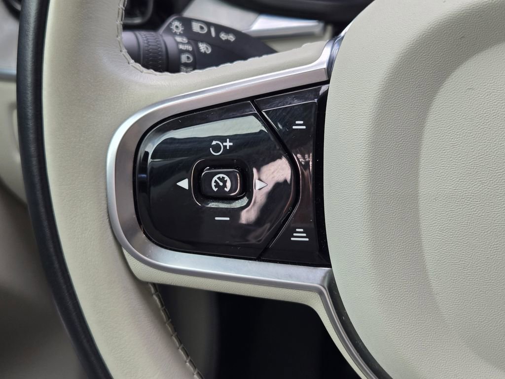 Used 2024 Volvo XC60 B5 Plus AWD/4WD image 25