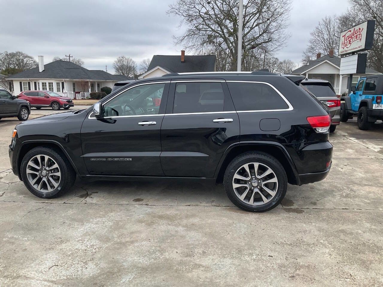 Used 2017 Jeep Grand Cherokee Overland RWD image 6