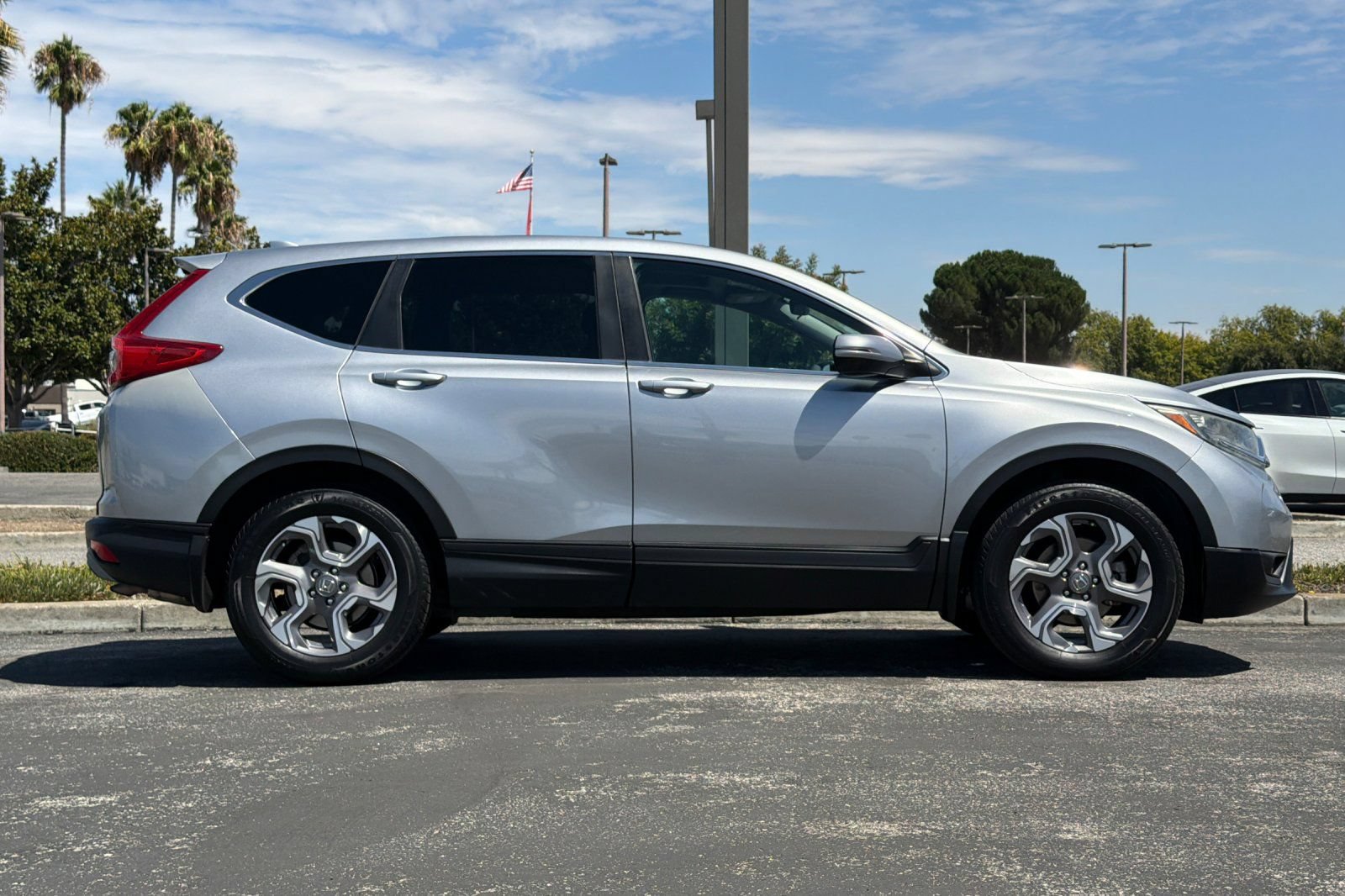 Used 2017 Honda CR-V EX image 3