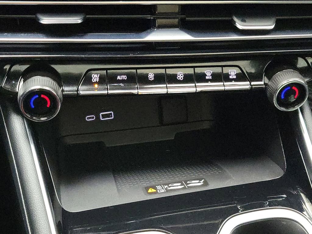 Certified 2024 Chevrolet Traverse RS w/ LPO, Floor Liner Package image 17