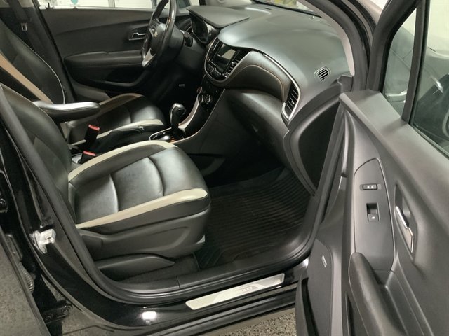Used 2019 Chevrolet Trax Premier w/ Midnight Edition AWD/4WD image 22
