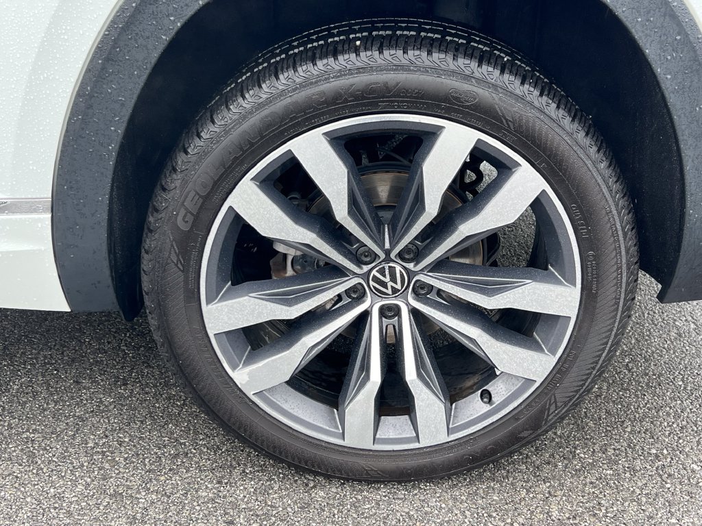 Used 2021 Volkswagen Atlas Cross Sport SEL R-Line AWD/4WD image 16