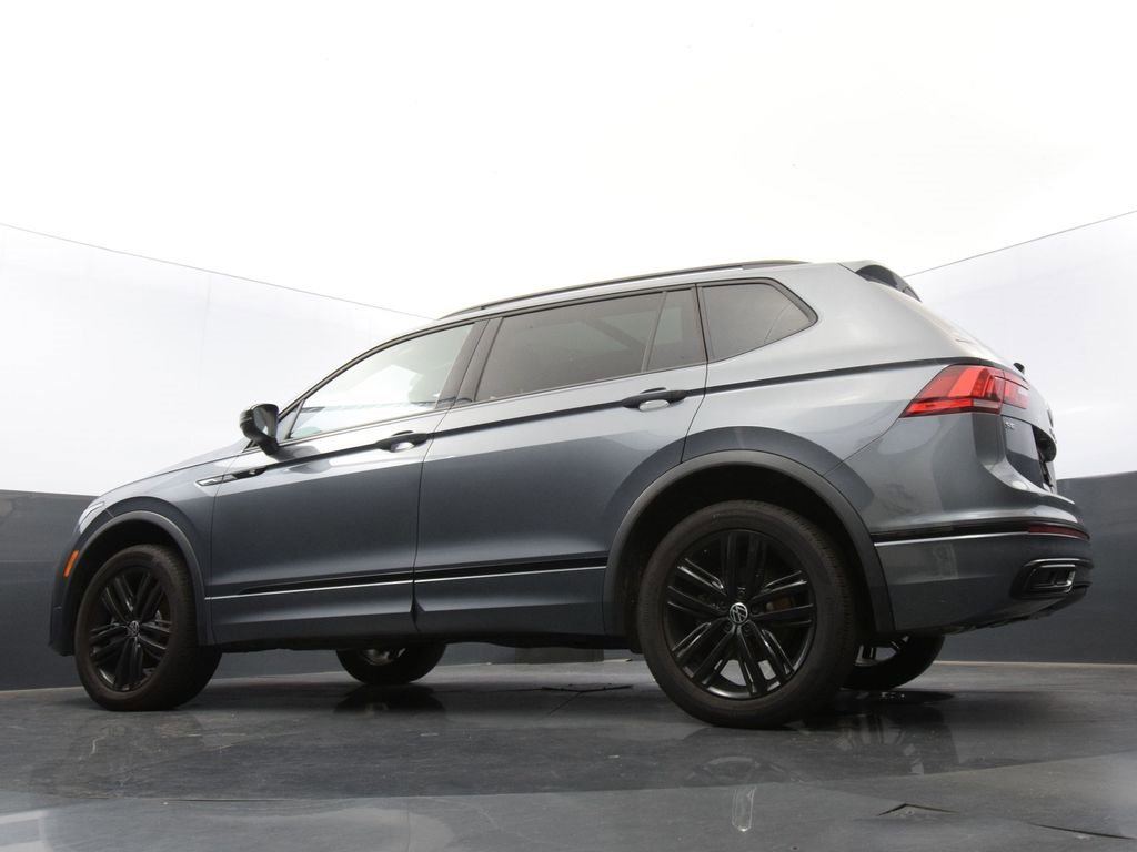 Certified 2022 Volkswagen Tiguan SE R-Line image 38