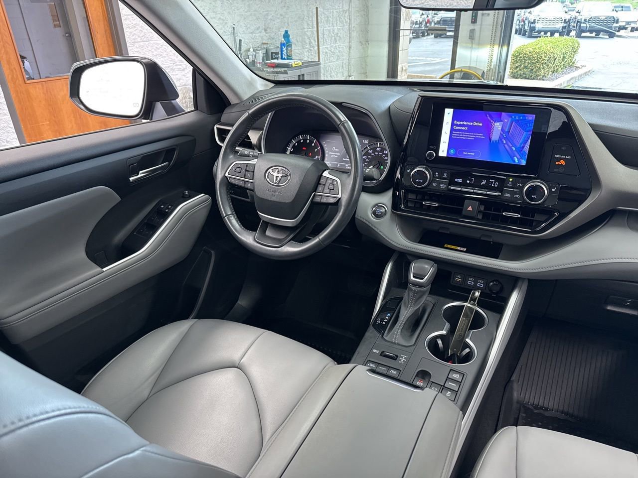 Used 2023 Toyota Highlander XLE image 47