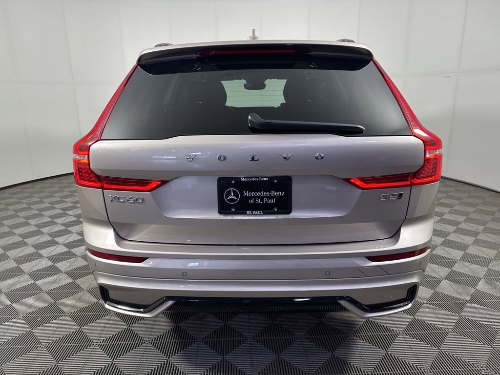 Used 2025 Volvo XC60 B5 Plus image 4