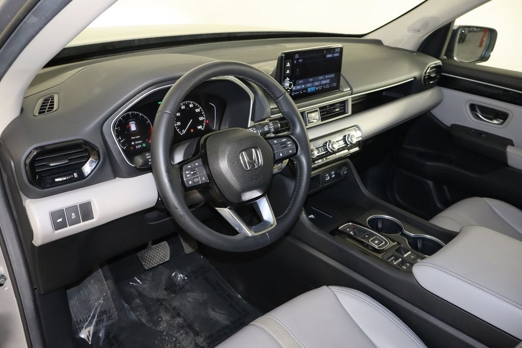 Used 2025 Honda Pilot Touring image 28