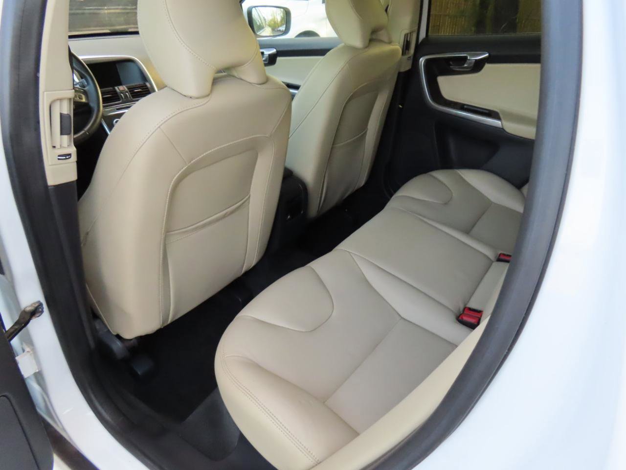 Used 2016 Volvo XC60 T6 w/ Protection Package AWD/4WD image 14