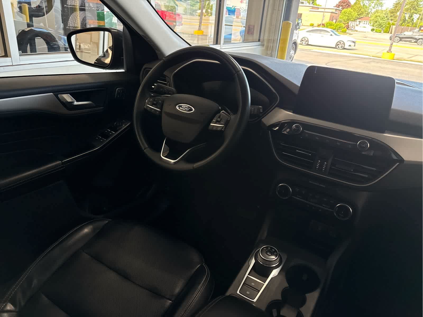 Certified 2022 Ford Escape SEL w/ Technology Package AWD/4WD image 12