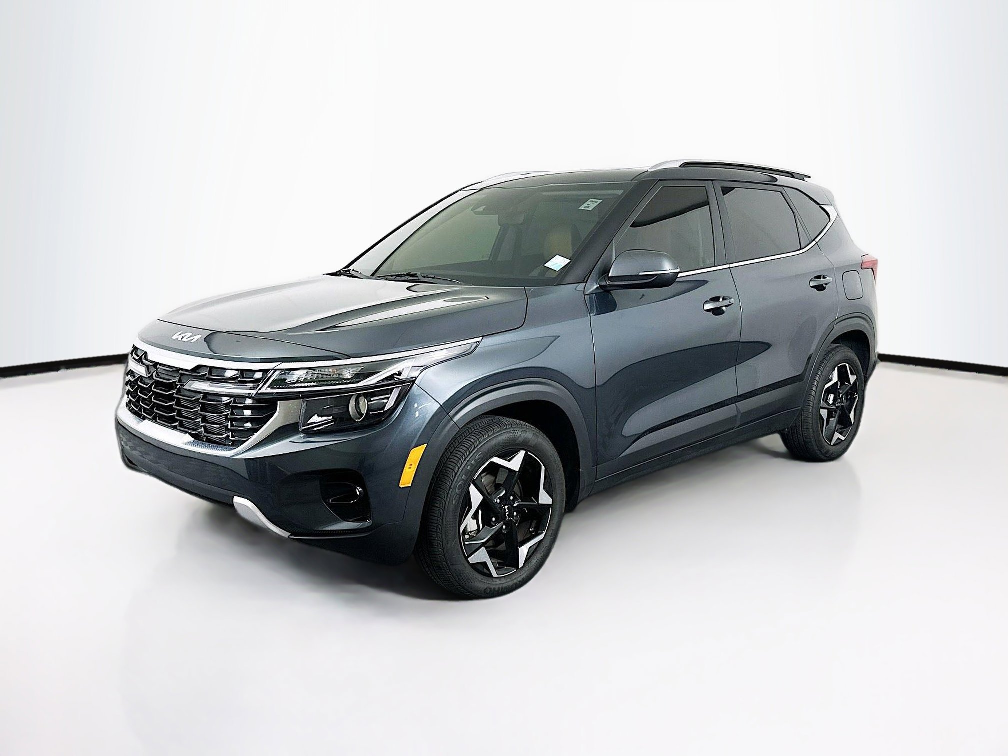 Used 2024 Kia Seltos EX image 3
