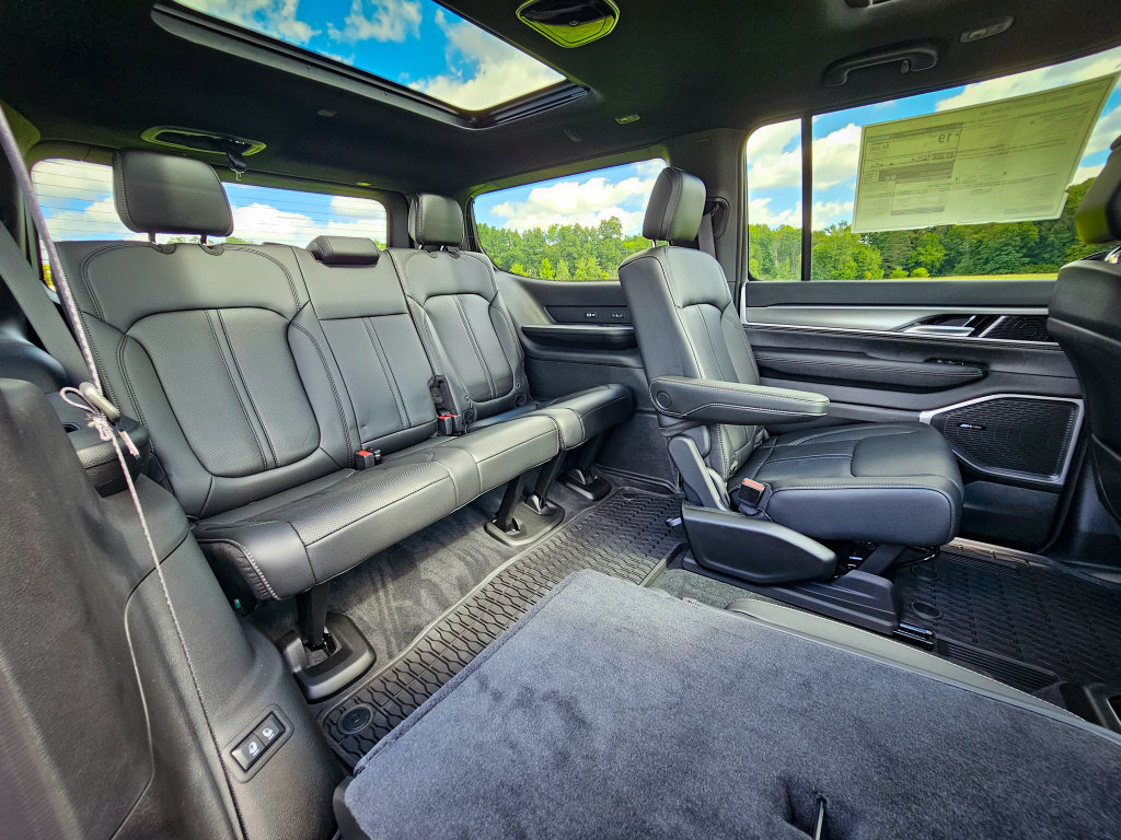 New 2026 Jeep Grand Wagoneer 4WD image 48
