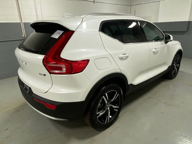 Used 2025 Volvo XC40 B5 Core AWD/4WD image 3
