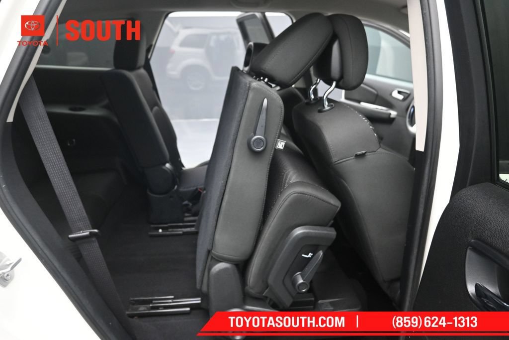 Used 2019 Dodge Journey SE FWD image 31