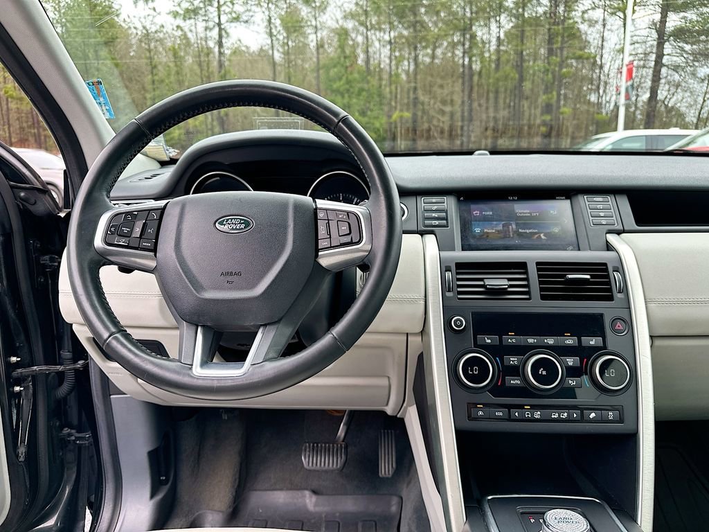 Used 2016 Land Rover Discovery Sport SE image 18