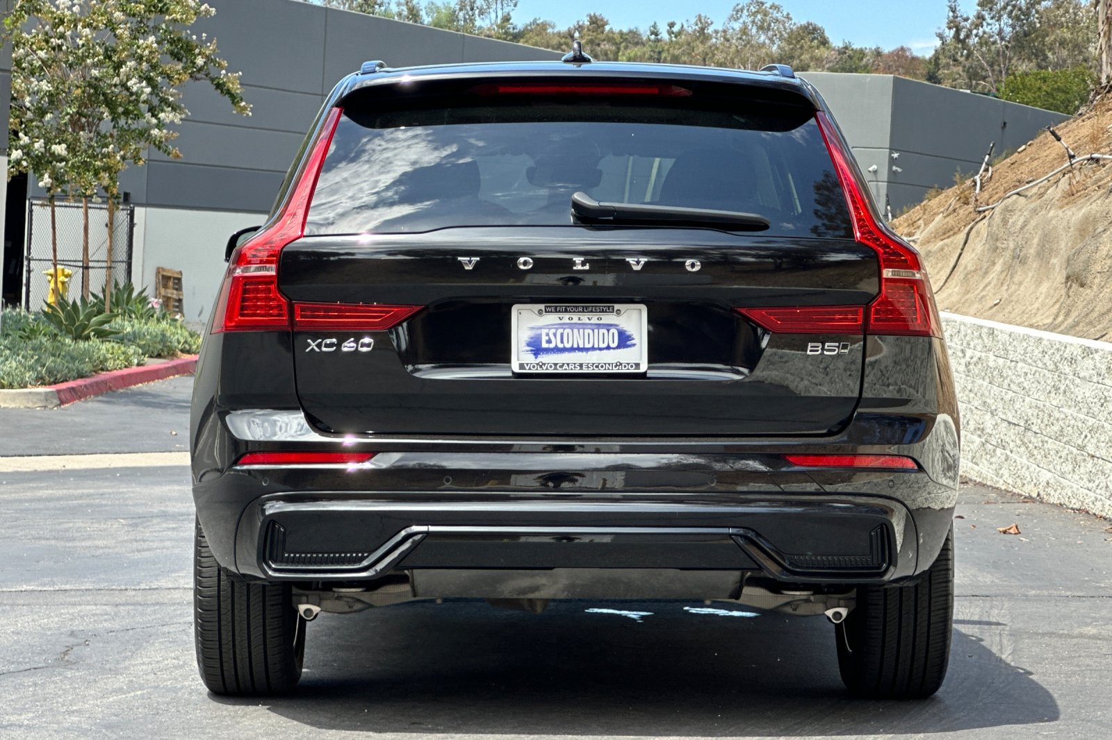 Certified 2025 Volvo XC60 B5 Core AWD/4WD image 5