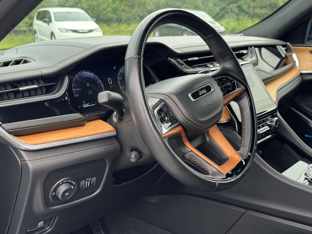 Used 2022 Jeep Grand Cherokee Summit AWD/4WD image 2