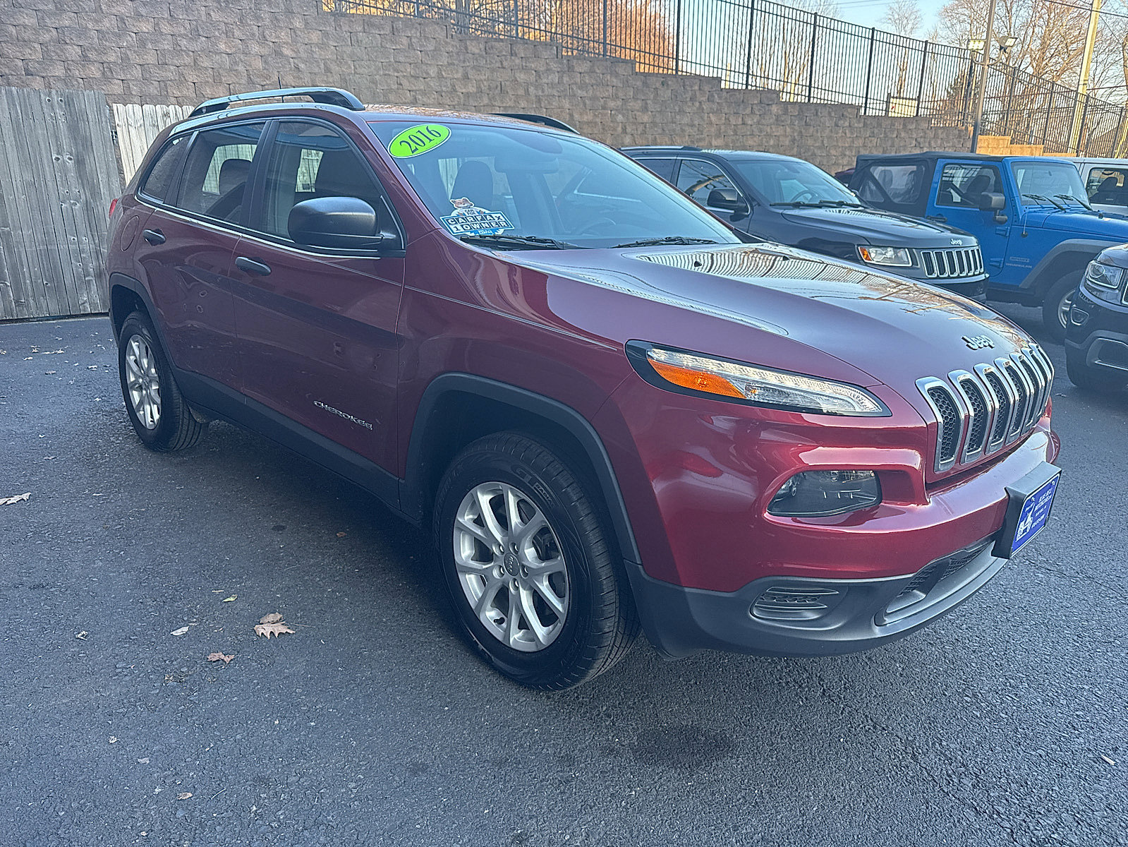 Used 2016 Jeep Cherokee Sport image 11