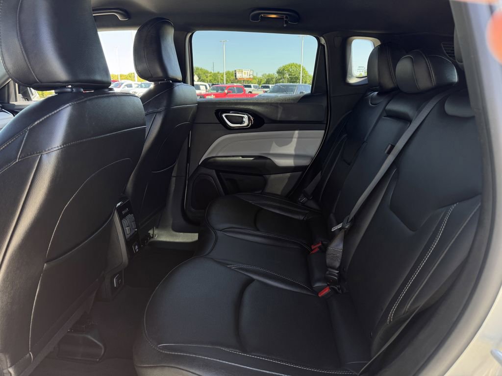 Used 2025 Jeep Compass Limited image 28