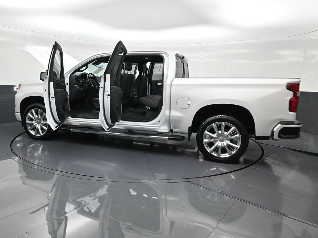 Used 2025 Chevrolet Silverado 1500 High Country w/ High Country Premium Package AWD/4WD image 34