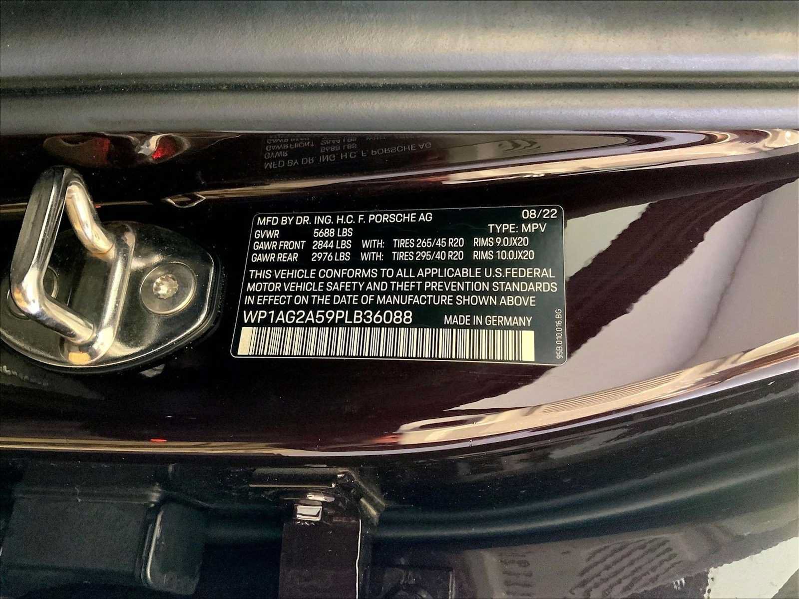 Used 2023 Porsche Macan S AWD/4WD image 37