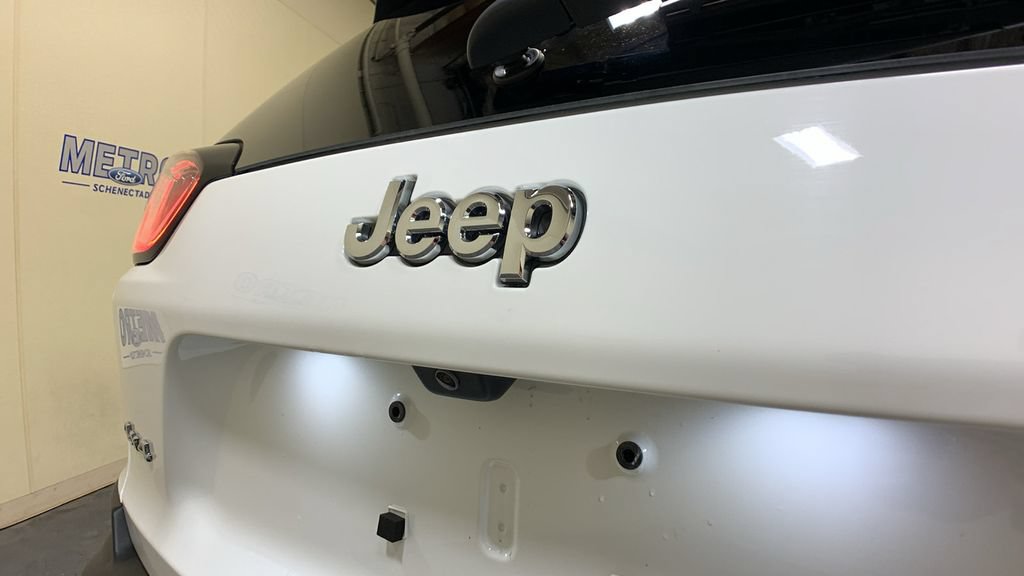 Used 2021 Jeep Cherokee Latitude Lux w/ Comfort/Convenience Group AWD/4WD image 18