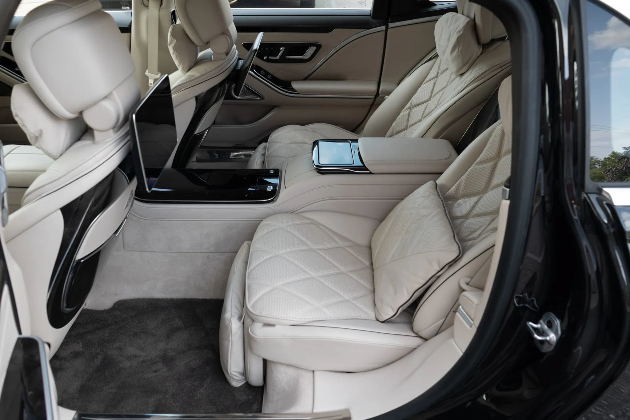 Used 2023 Mercedes-Benz Maybach S 680 4MATIC image 23