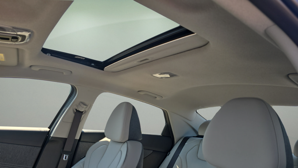 New 2026 Hyundai Elantra Limited FWD image 15