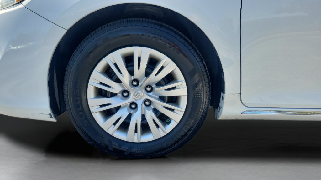 Used 2013 Toyota Camry LE FWD image 25