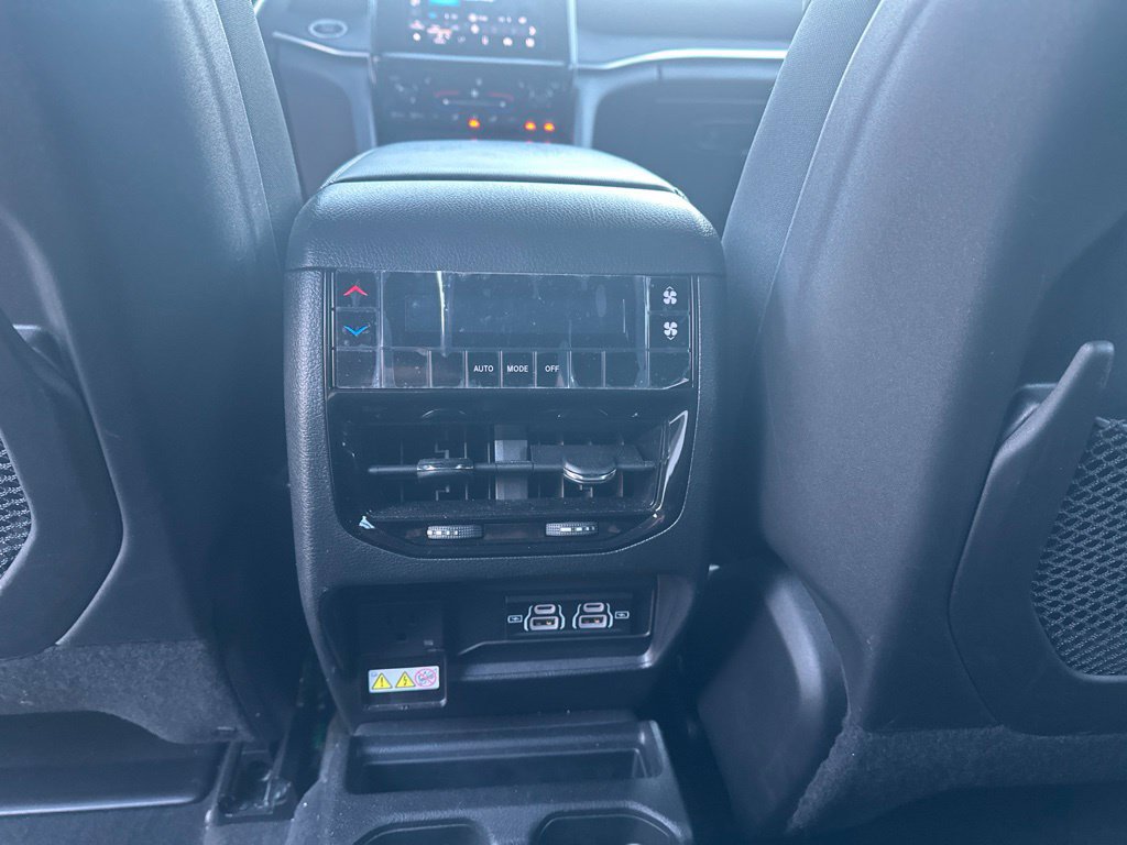 Used 2023 Jeep Grand Cherokee L Laredo AWD/4WD image 14