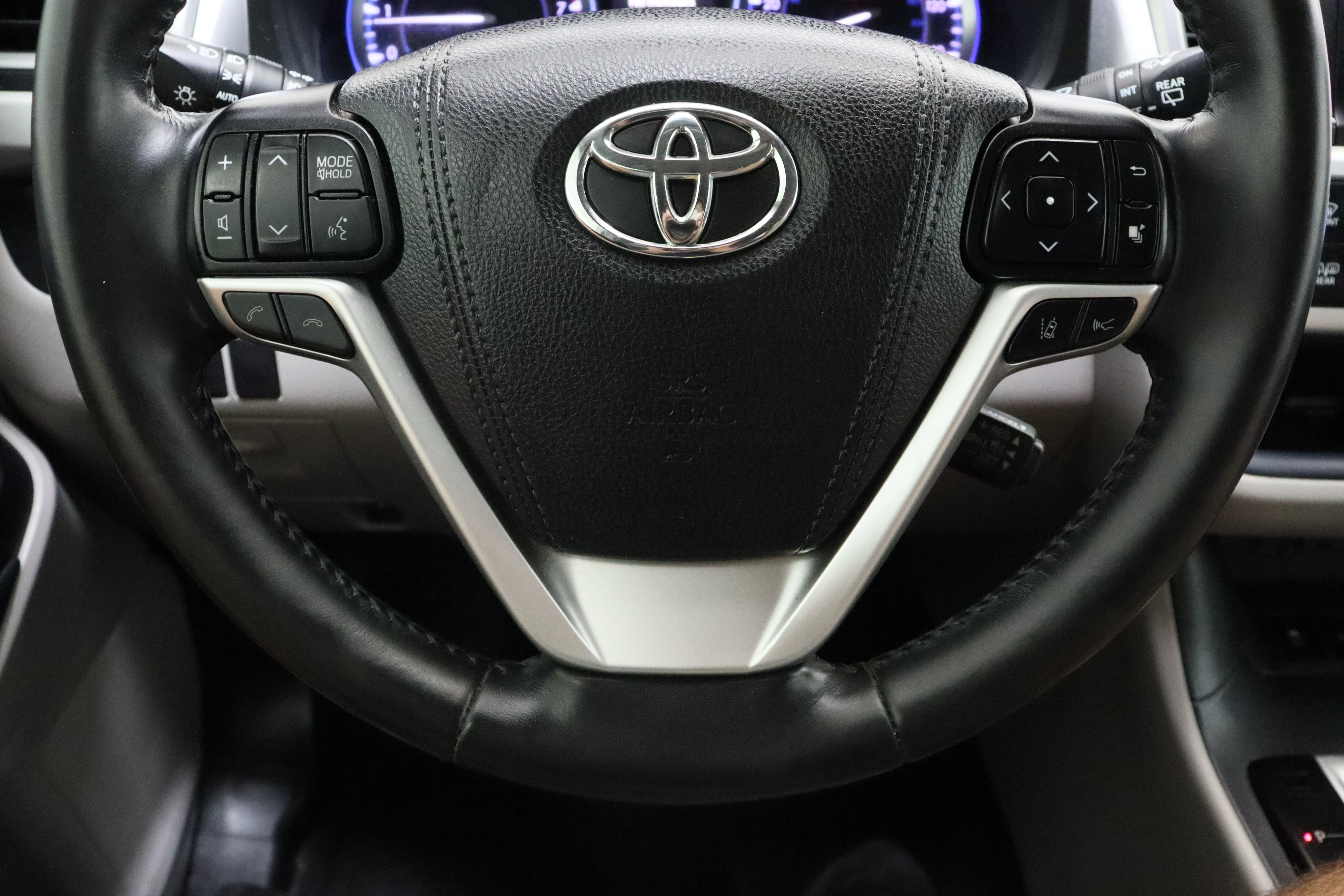 Used 2019 Toyota Highlander XLE FWD image 26