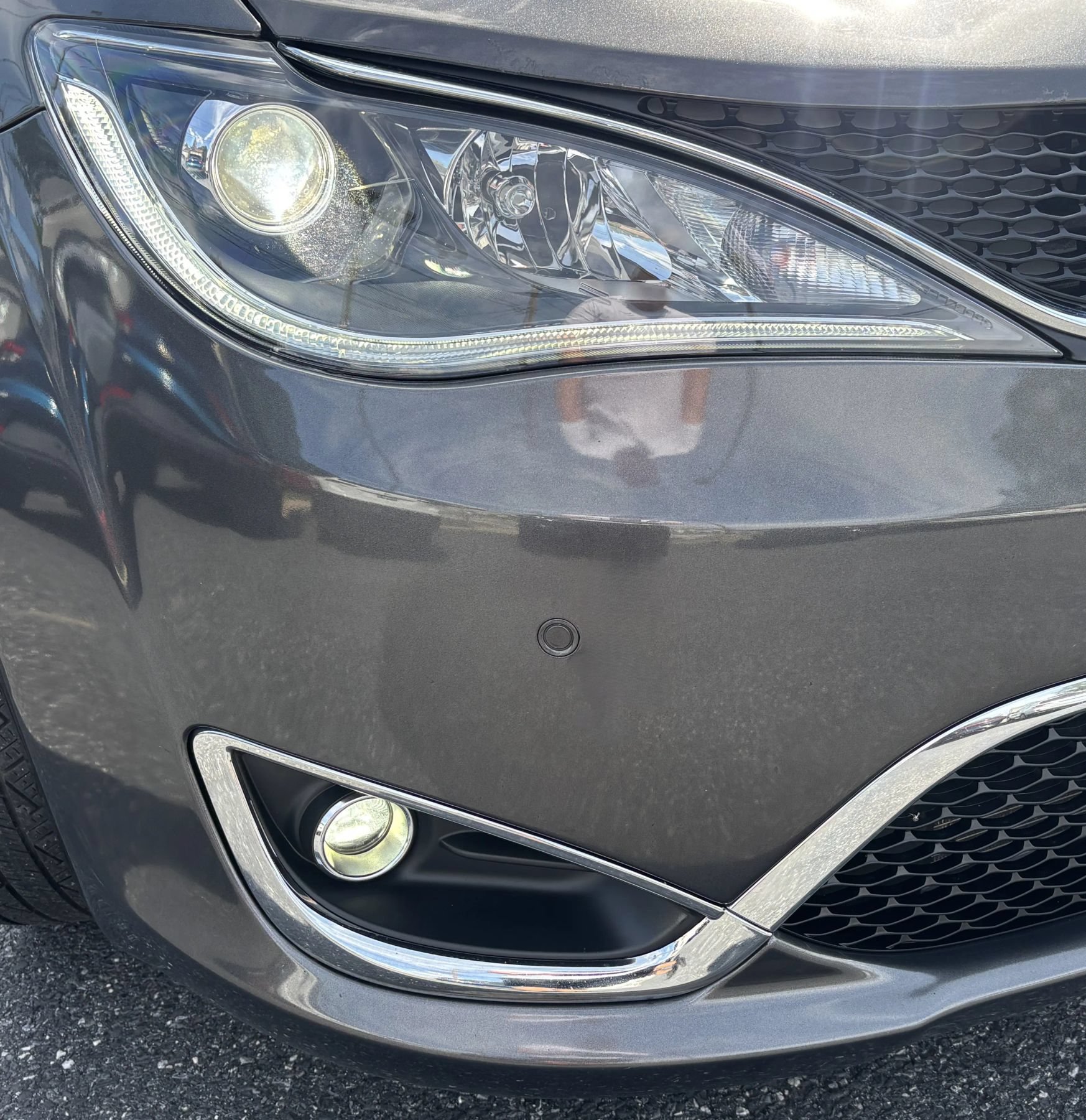 Used 2018 Chrysler Pacifica Limited w/ Advanced Safetytec Group FWD image 7