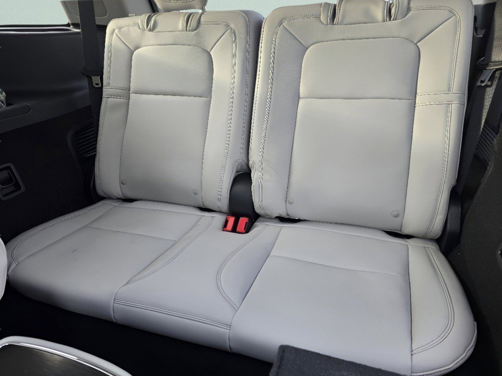 Used 2025 Lincoln Aviator Reserve w/ Equipment Group 201A image 26