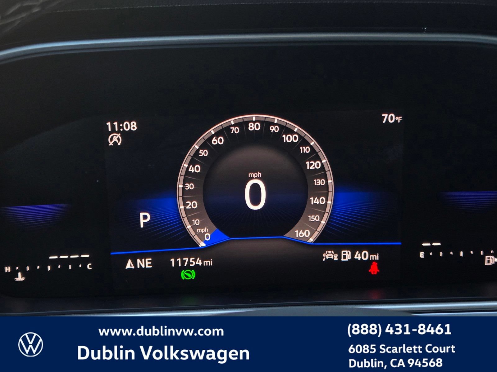 Certified 2025 Volkswagen Taos SE w/ Panoramic Sunroof Package FWD image 23